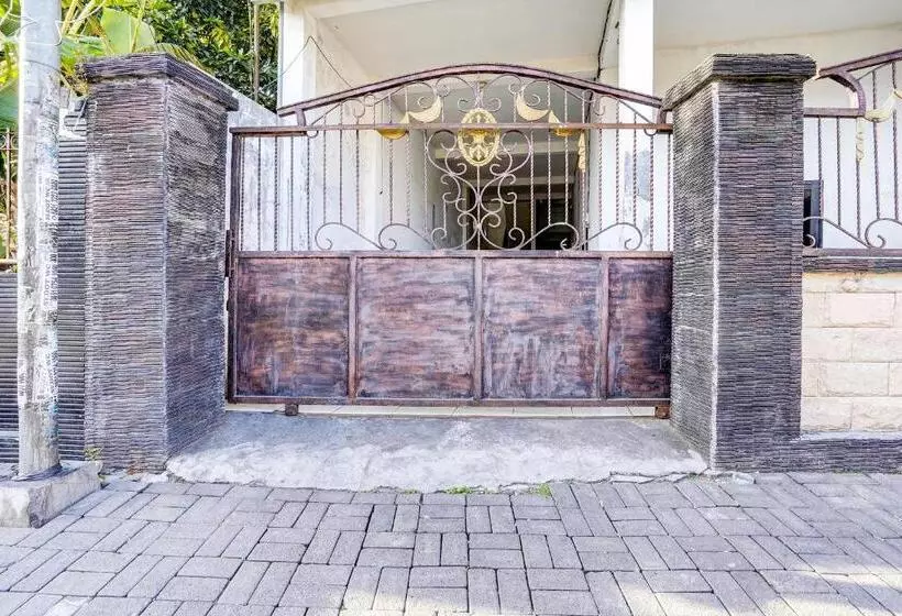 ホテル Spot On 91789 Kost Umik Sidoarjo Syariah