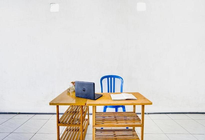 Hotel Spot On 91789 Kost Umik Sidoarjo Syariah