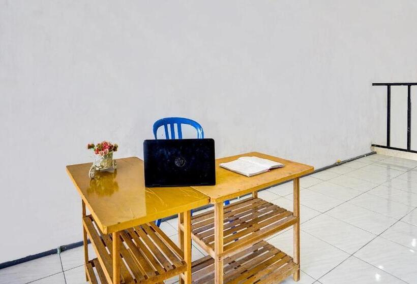 Hotel Spot On 91789 Kost Umik Sidoarjo Syariah