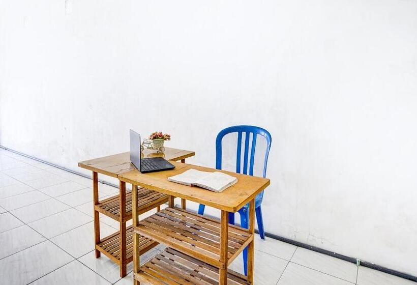 Hotel Spot On 91789 Kost Umik Sidoarjo Syariah