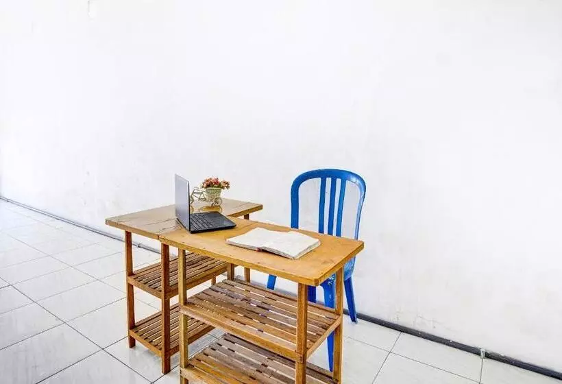 ホテル Spot On 91789 Kost Umik Sidoarjo Syariah