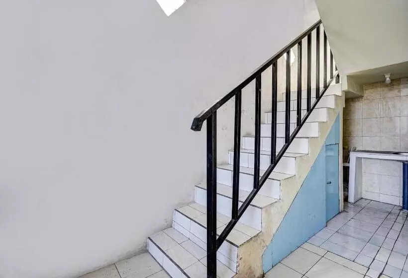 ホテル Spot On 91789 Kost Umik Sidoarjo Syariah
