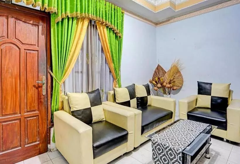 ホテル Spot On 91789 Kost Umik Sidoarjo Syariah