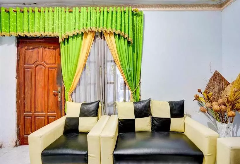 ホテル Spot On 91789 Kost Umik Sidoarjo Syariah
