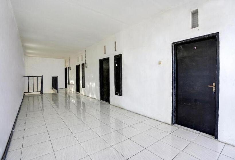 Hotel Spot On 91789 Kost Umik Sidoarjo Syariah