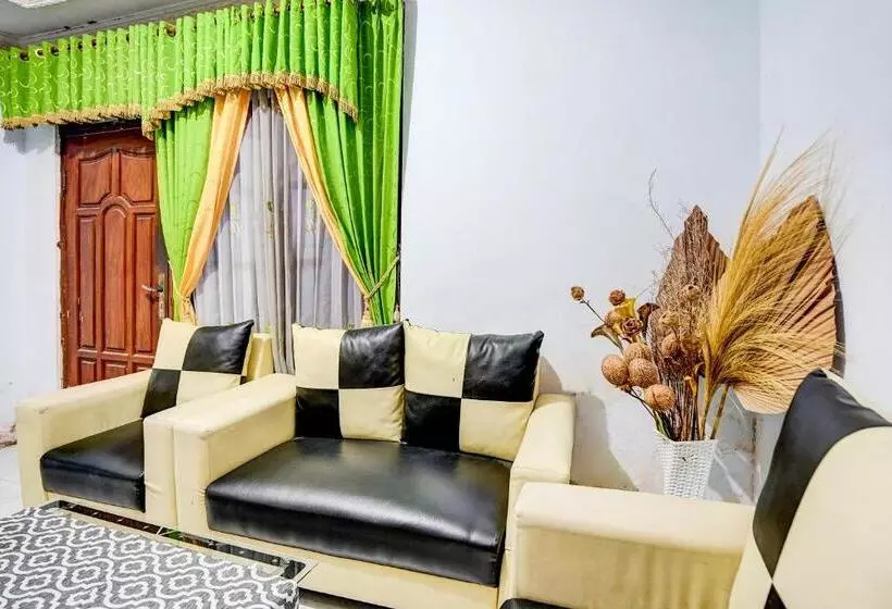 ホテル Spot On 91789 Kost Umik Sidoarjo Syariah