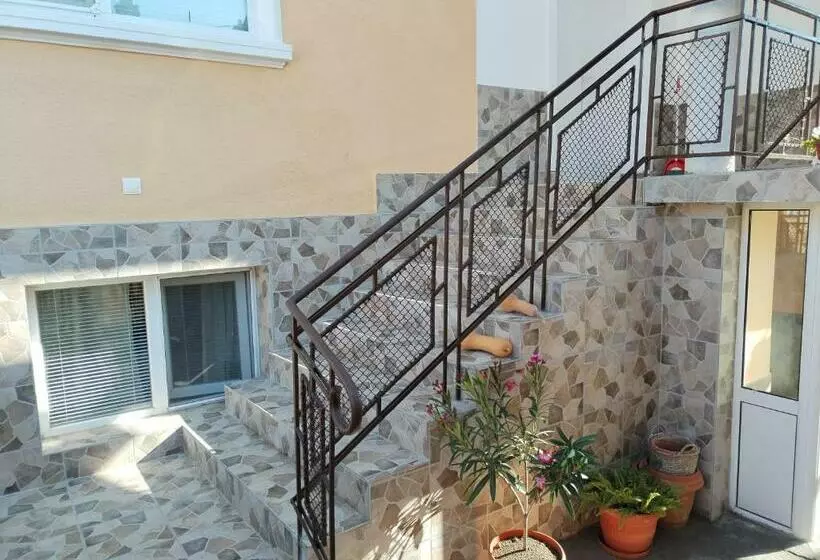 ペンション къща за гости тихи