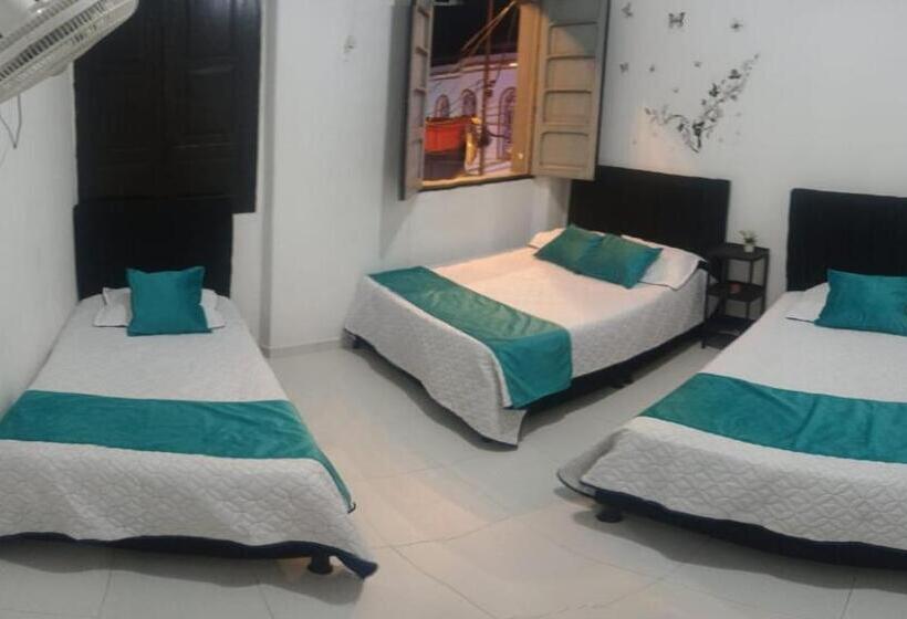 פנסיון San Martin Plaza