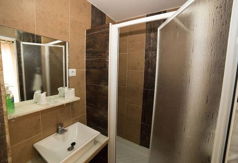 פונדק Hospedaje Lisboa Algeciras