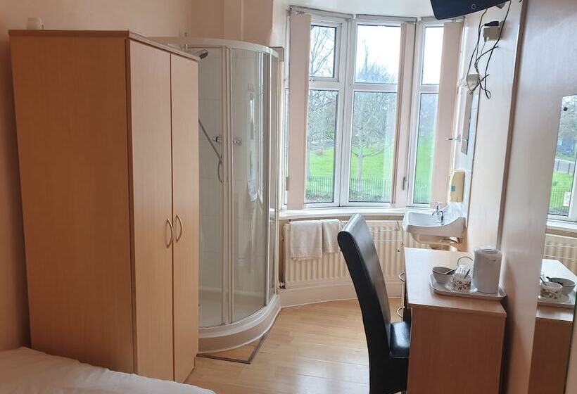 فندق Central Guest House