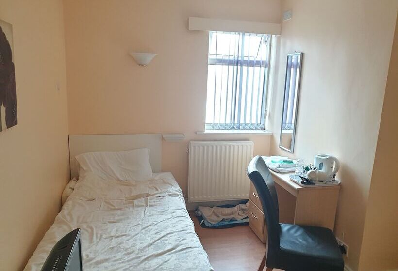 فندق Central Guest House