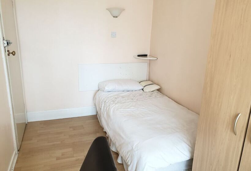 فندق Central Guest House