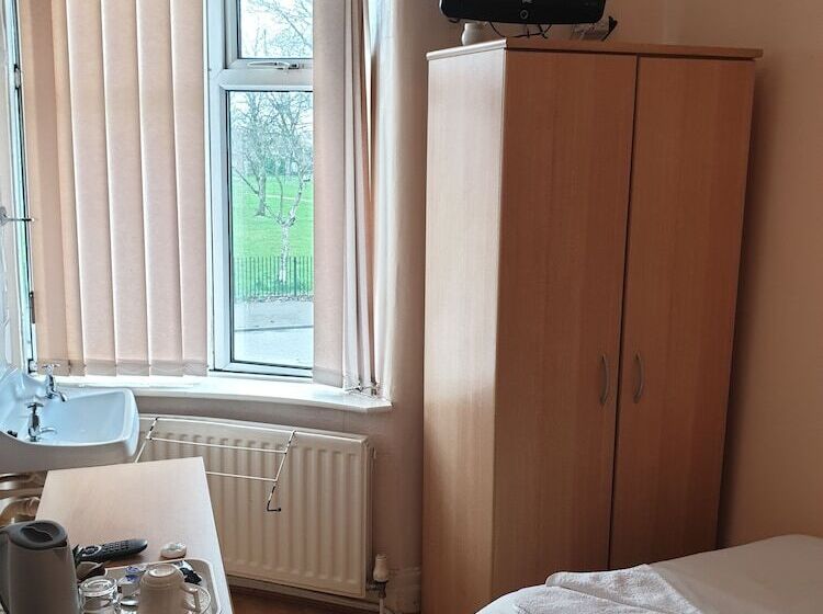 فندق Central Guest House