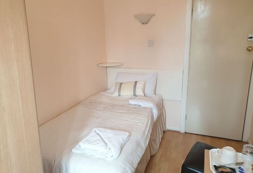 فندق Central Guest House