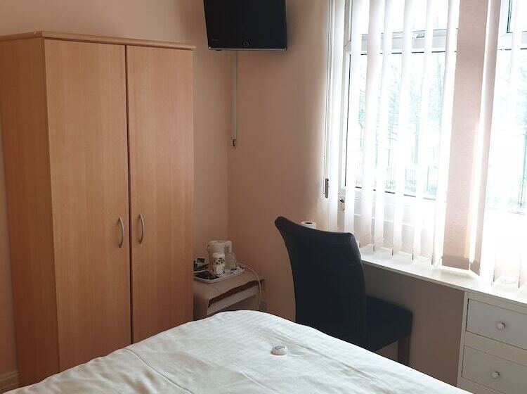 فندق Central Guest House