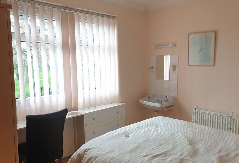 فندق Central Guest House