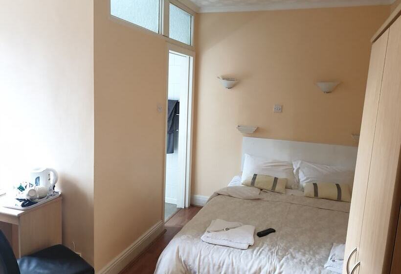 فندق Central Guest House