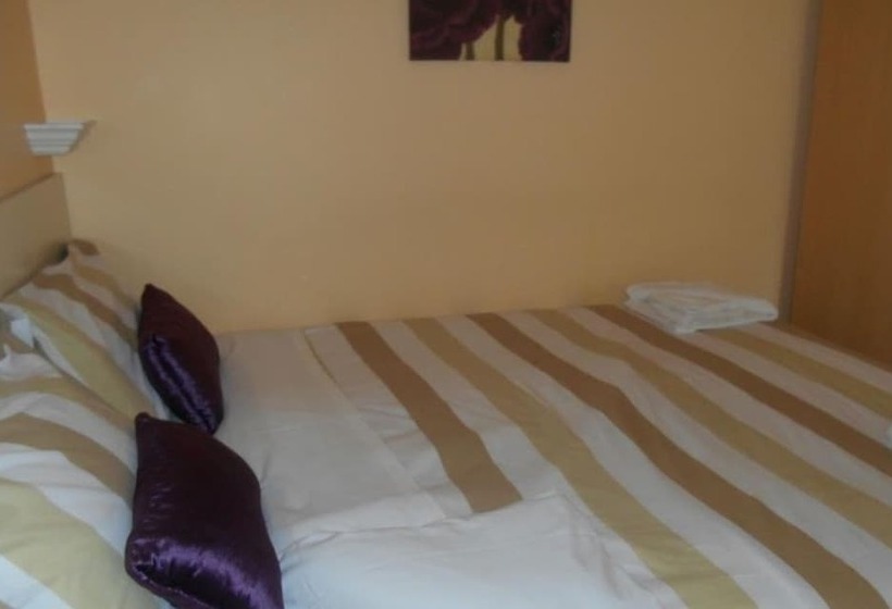 فندق Central Guest House