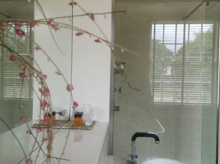 Отель Charlotte House