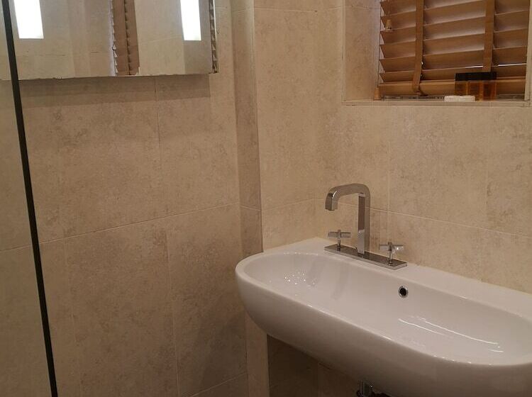 Отель Charlotte House