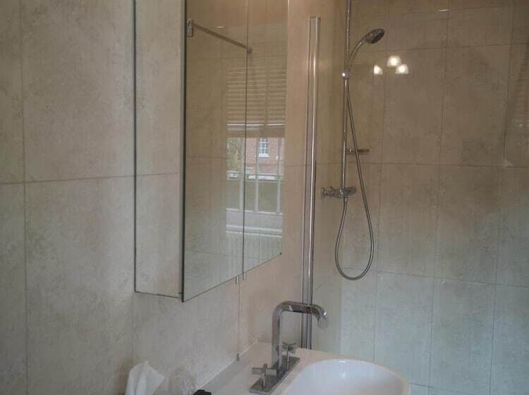 Отель Charlotte House