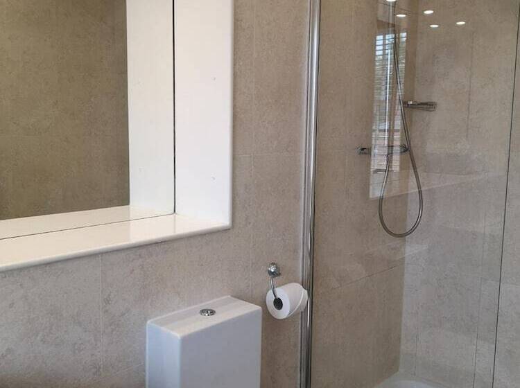 Отель Charlotte House