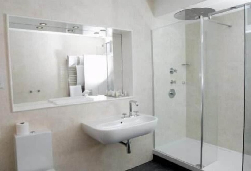 Отель Charlotte House