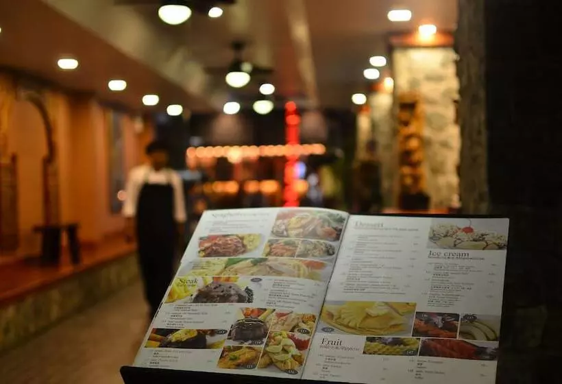 Hotel Lap Roi Karon Beachfront