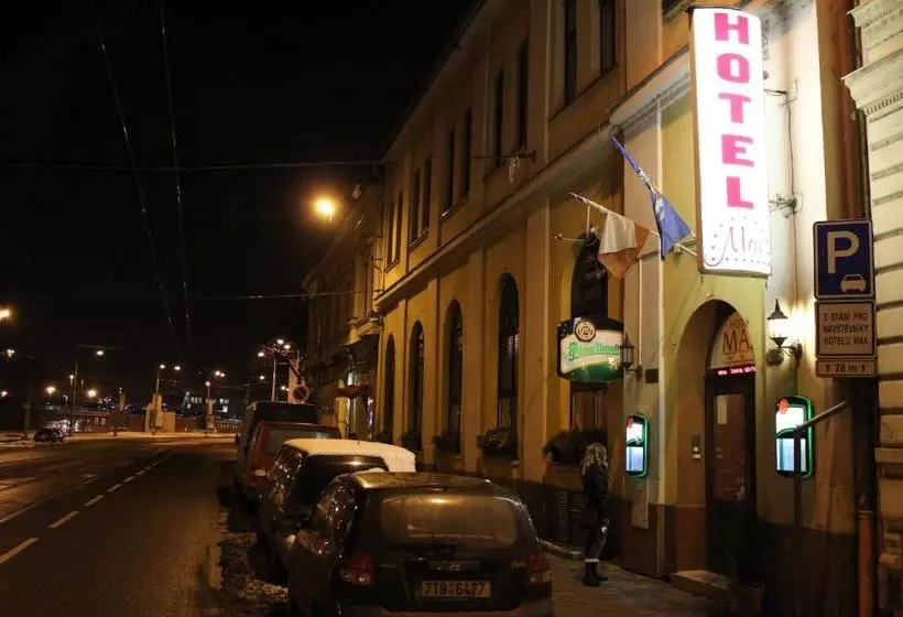هتل Max šimek