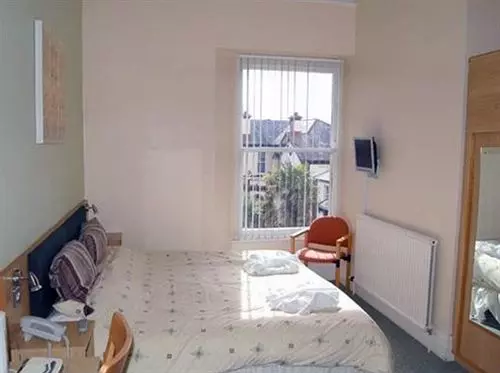 فندق The Red House