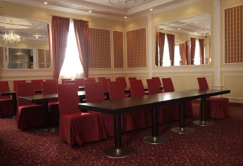 호텔 Optima Collection Kamianets Podilskyi