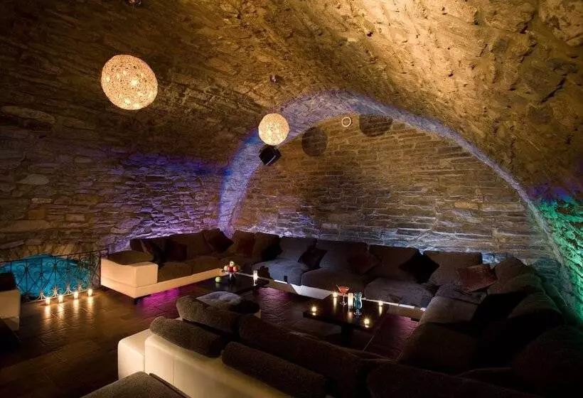 בית מלון כפרי Optima Collection Kamianets Podilskyi