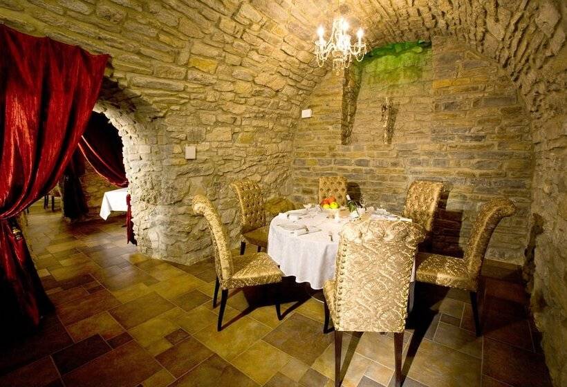 호텔 Optima Collection Kamianets Podilskyi