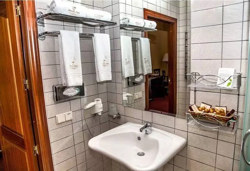 בית מלון כפרי Optima Collection Kamianets Podilskyi