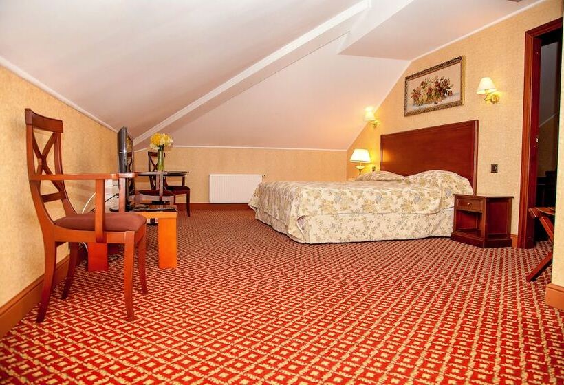 호텔 Optima Collection Kamianets Podilskyi