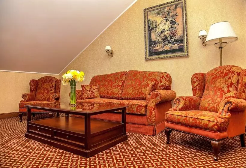 בית מלון כפרי Optima Collection Kamianets Podilskyi