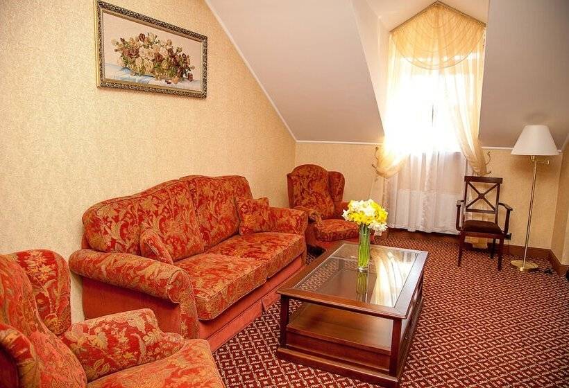 호텔 Optima Collection Kamianets Podilskyi