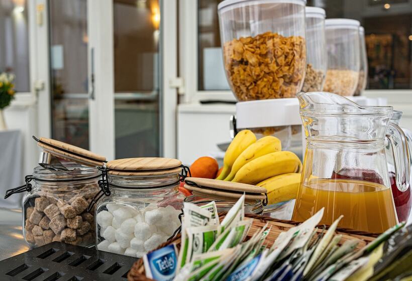 Royal Square Hotel   Nec & Birmingham Airport