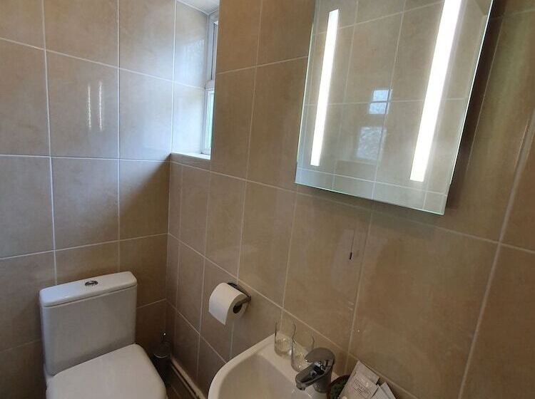 Royal Square Hotel   Nec & Birmingham Airport