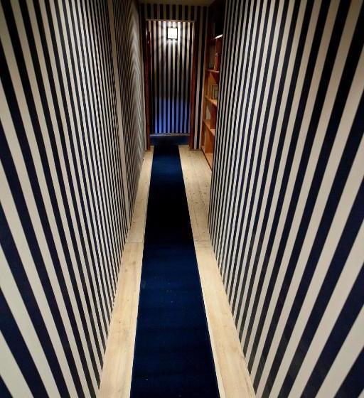 هتل روستایی Red Lake Inn