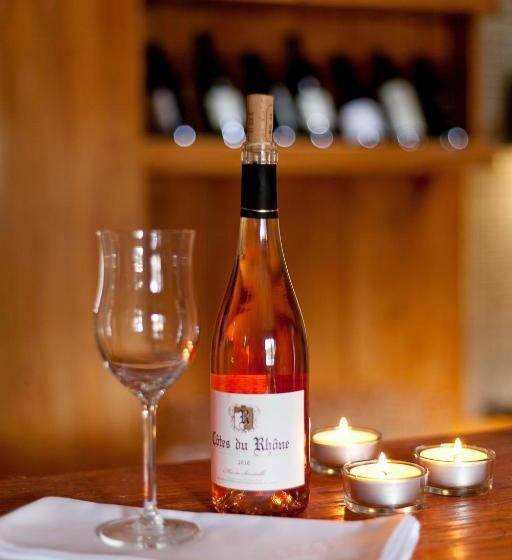 هتل روستایی Red Lake Inn