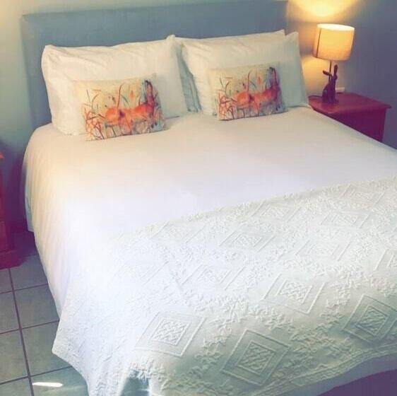 בית מלון כפרי The Bowling Green Steakhouse Restaurant &