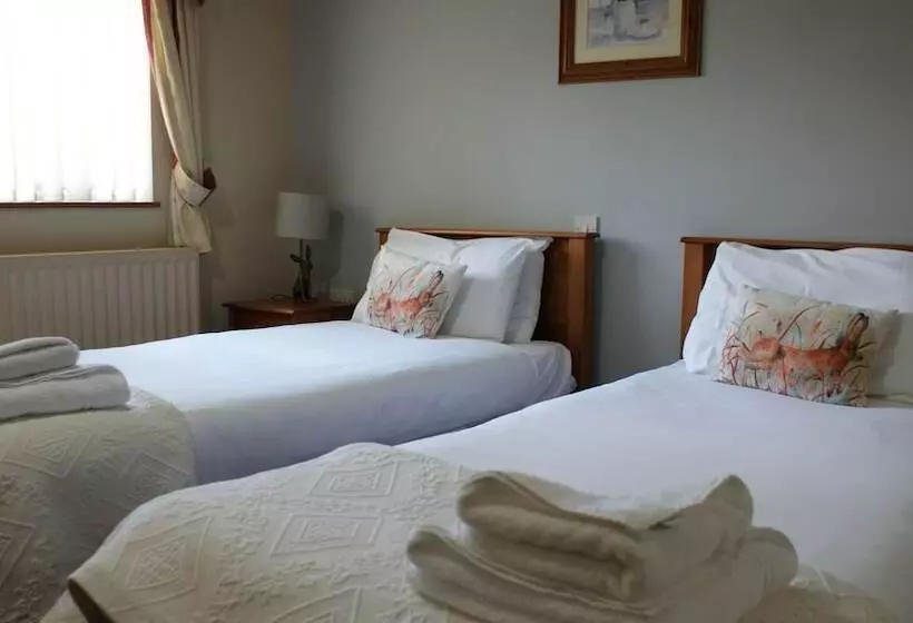 בית מלון כפרי The Bowling Green Steakhouse Restaurant &