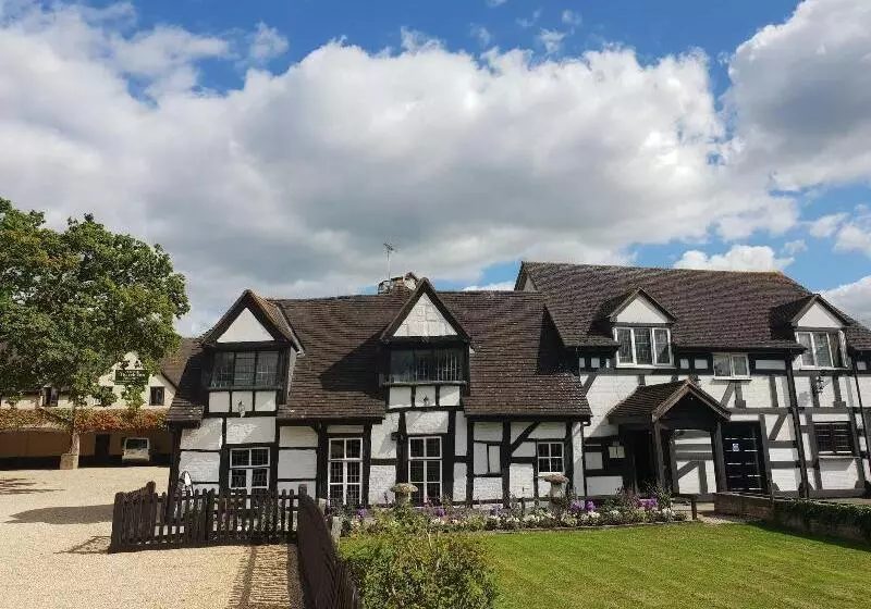 ホテル The Thatch Inn