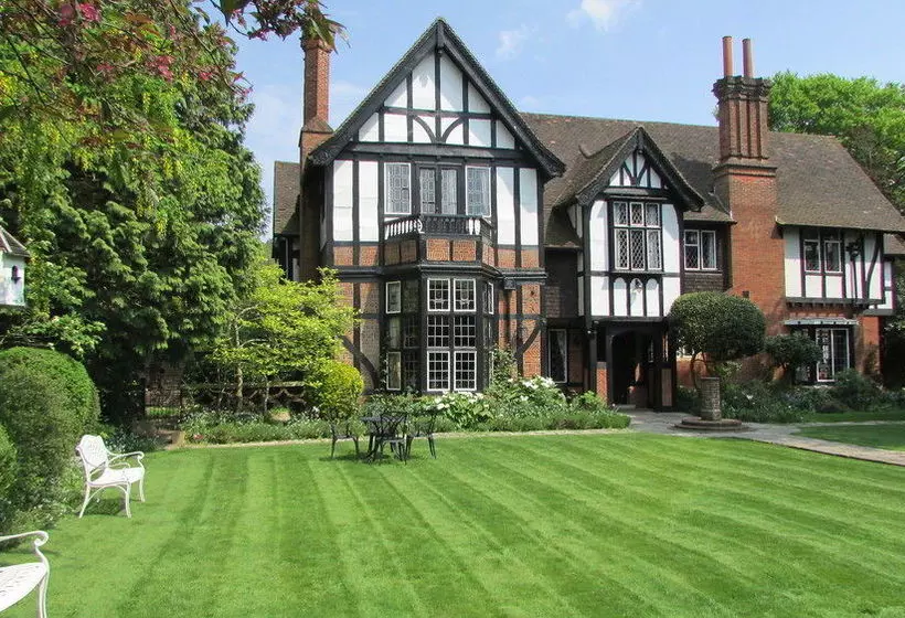 هتل Tudor Grange