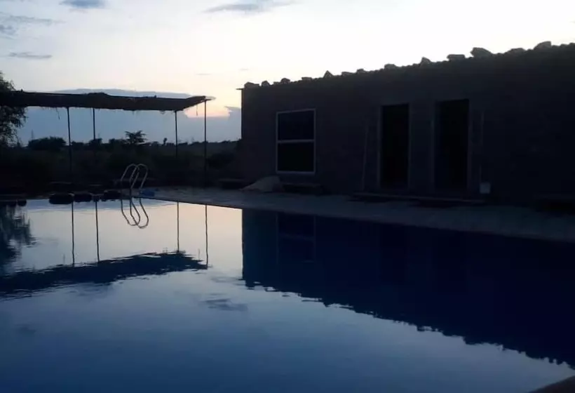 هتل Umaid Safaris & Desert Lodge