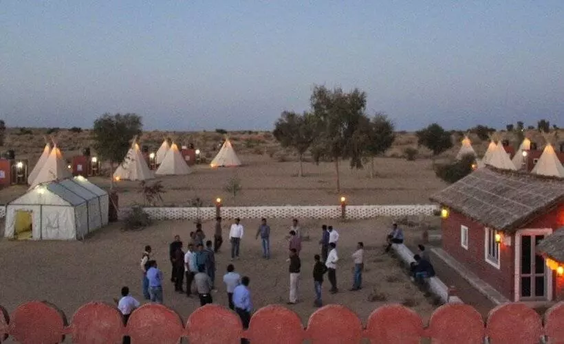 هتل Umaid Safaris & Desert Lodge