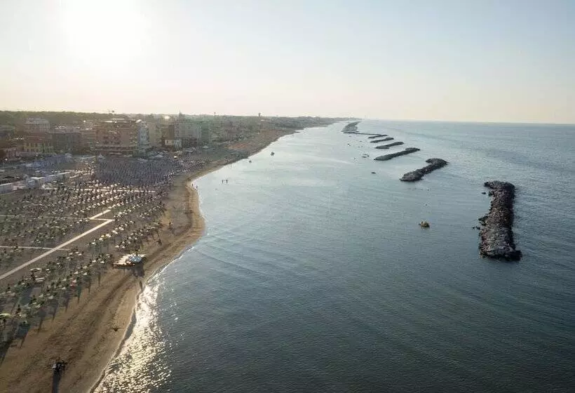 هتل Villa Dei Fiori   Sul Mare Con Piscina