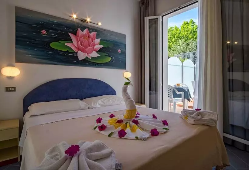 هتل Villa Dei Fiori   Sul Mare Con Piscina