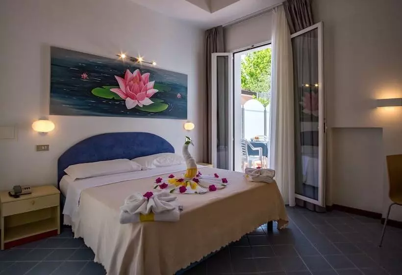 هتل Villa Dei Fiori   Sul Mare Con Piscina